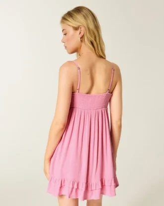 Mini vestido babydoll com acabamento em cordão