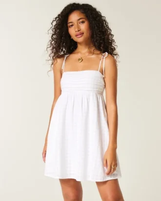Mini vestido babydoll com alças atadas