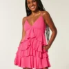 Mini vestido babydoll com decote em V e folhos