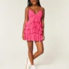 Mini vestido babydoll com decote em V e folhos
