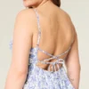 Mini vestido babydoll com decote em V e folhos