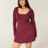 Mini vestido babydoll com laço nas costas