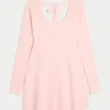 Mini vestido babydoll com laço nas costas