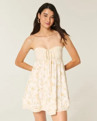 Mini vestido babydoll sem alças com folhos