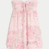Mini vestido babydoll sem alças com folhos