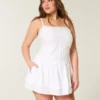 Mini vestido com acabamento em renda