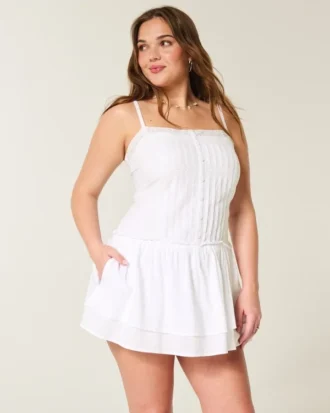 Mini vestido com acabamento em renda
