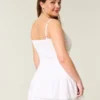 Mini vestido com acabamento em renda