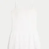Mini vestido com acabamento em renda