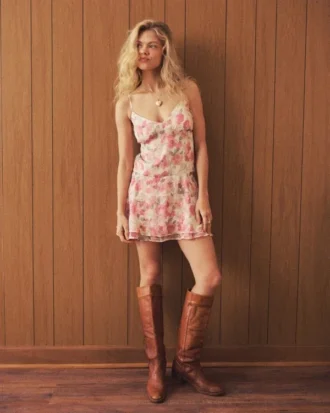 Mini vestido com bainha assimétrica