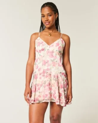 Mini vestido com bainha assimétrica