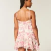 Mini vestido com bainha assimétrica