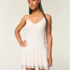 Mini vestido com bainha assimétrica em renda