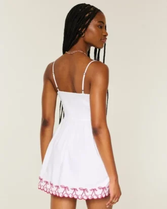 Mini vestido com botões