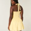 Mini vestido com cintura descida e alças