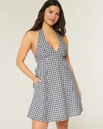 Mini vestido com costas abertas e alças