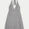Mini vestido com costas abertas e alças
