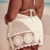 Mini vestido com decote halter estilo croché Mini vestido com decote halter estilo croché