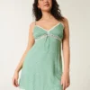 Mini vestido com detalhes em renda