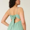 Mini vestido com detalhes em renda