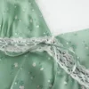 Mini vestido com detalhes em renda