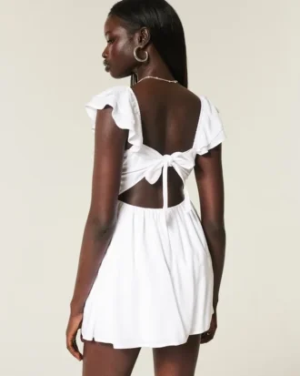 Mini vestido com manga esvoaçante e cintura em V