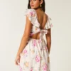 Mini vestido com mangas esvoaçantes e cintura em V