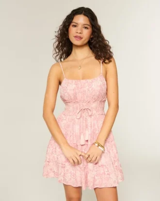 Mini vestido com smock brilhante