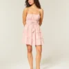 Mini vestido com smock brilhante