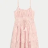 Mini vestido com smock brilhante