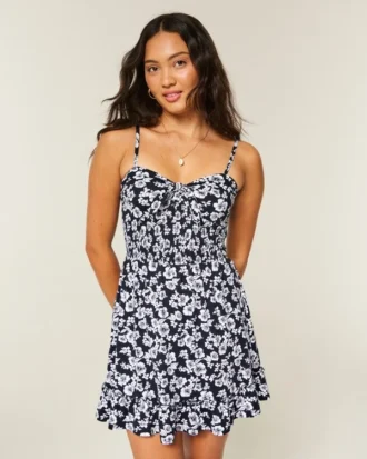 Mini vestido de malha com laço à frente