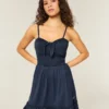 Mini vestido de malha com laço à frente