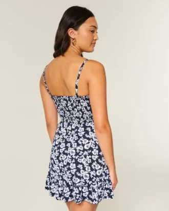 Mini vestido de malha com laço à frente