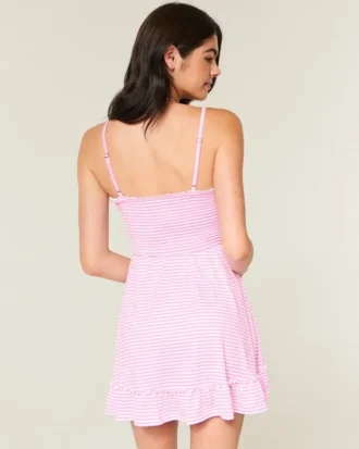 Mini vestido de malha com laço à frente