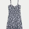 Mini vestido de malha com laço à frente