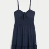 Mini vestido de malha com laço à frente