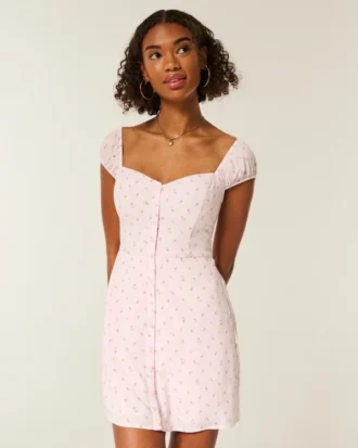 Mini vestido de manga curta com botões