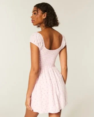 Mini vestido de manga curta com botões