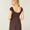 Mini vestido de manga curta com botões