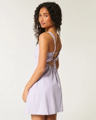 Mini vestido estruturado em mistura de linho