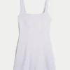Mini vestido estruturado em mistura de linho