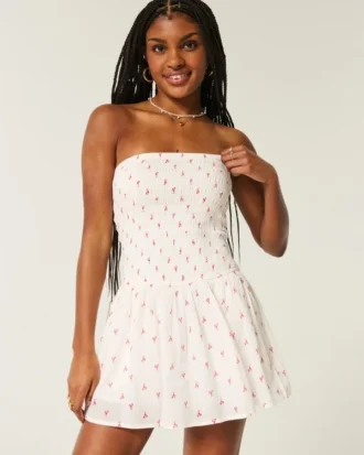 Mini vestido sem alças com corpete franzido