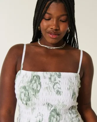 Mini vestido sem alças com corpete franzido