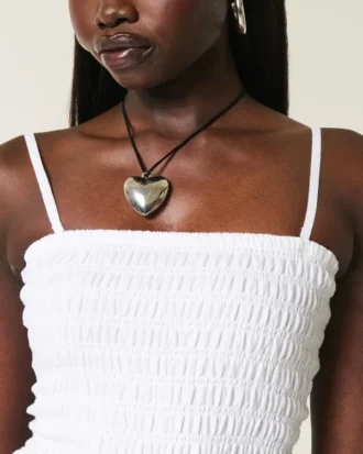 Mini vestido sem alças com corpete franzido