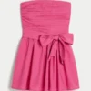 Mini vestido sem alças com laço