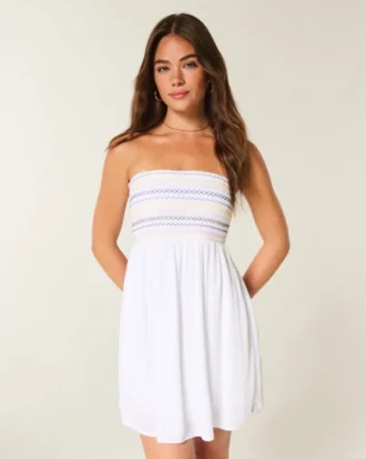 Mini vestido sem alças com smock
