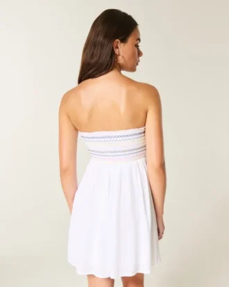 Mini vestido sem alças com smock