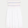 Mini vestido sem alças com smock