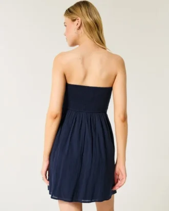 Mini vestido sem alças estilo croché