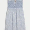 Mini vestido sem alças estilo croché